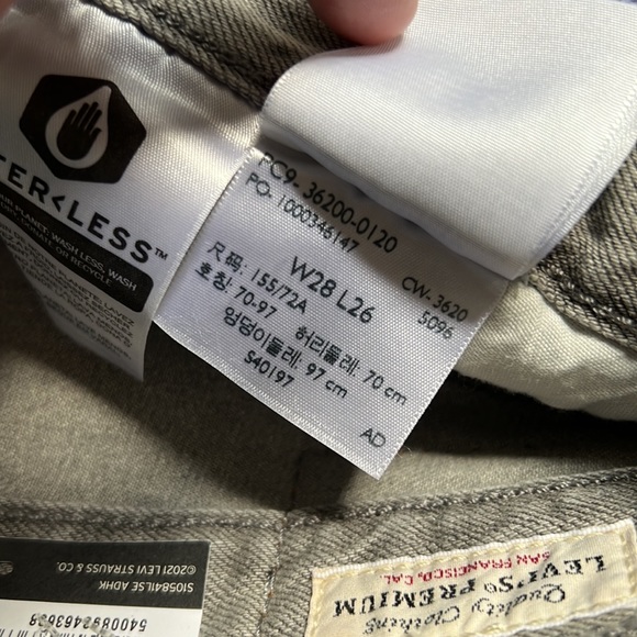 Levi’s Premium 501 Women’s Original Cropped Jean - Picture 12 of 14